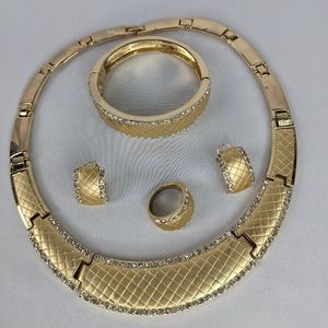 BEAUTIFUL AFRICAN PARTY JEWELRY SET.